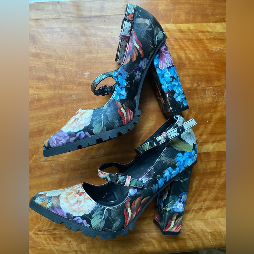 SHOE CULT By Nasty Gal Chunky Floral Mary Jane Heels